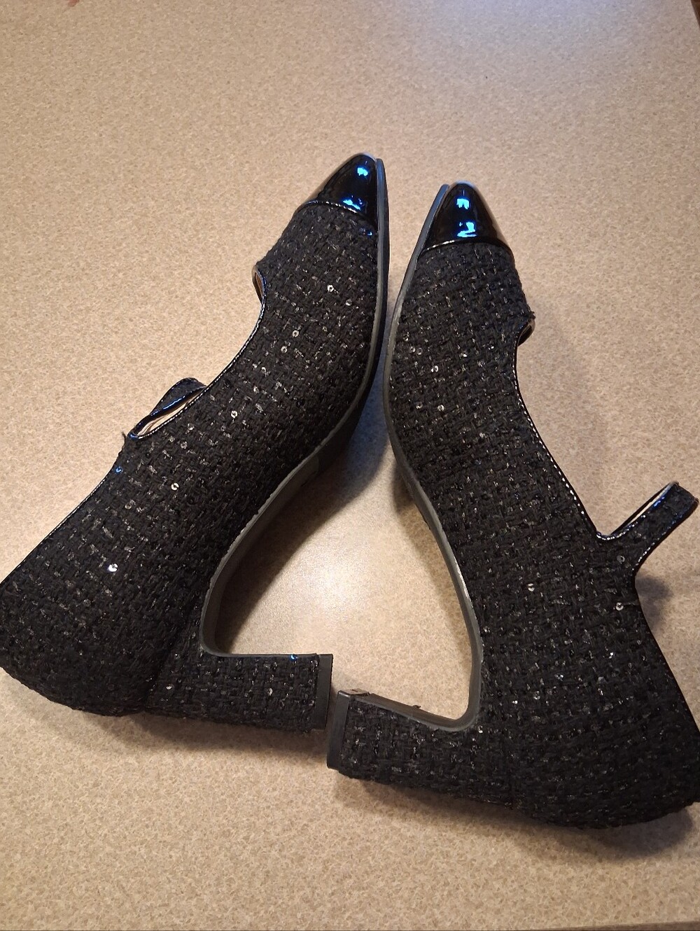 COMFORT BRAND Black Mary Jane Heels with Patent Cap Toe - Picture 4 of 13